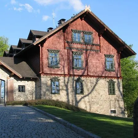 Svatý Tomáš *