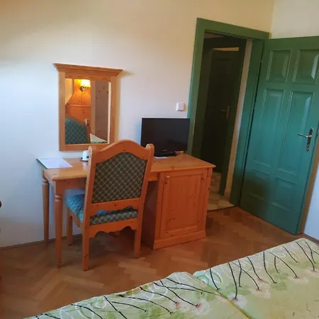 Svatý Tomáš *