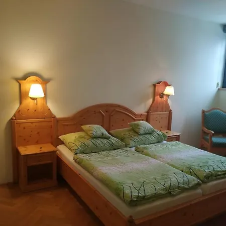 Svatý Tomáš *