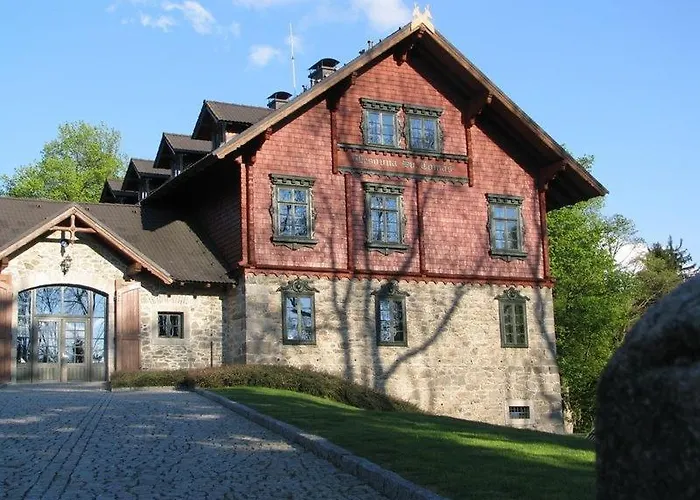 Svatý Tomáš *